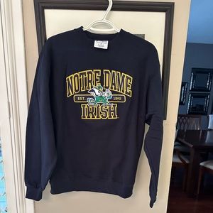Fighting Irish champion sweater. Size medium unisex